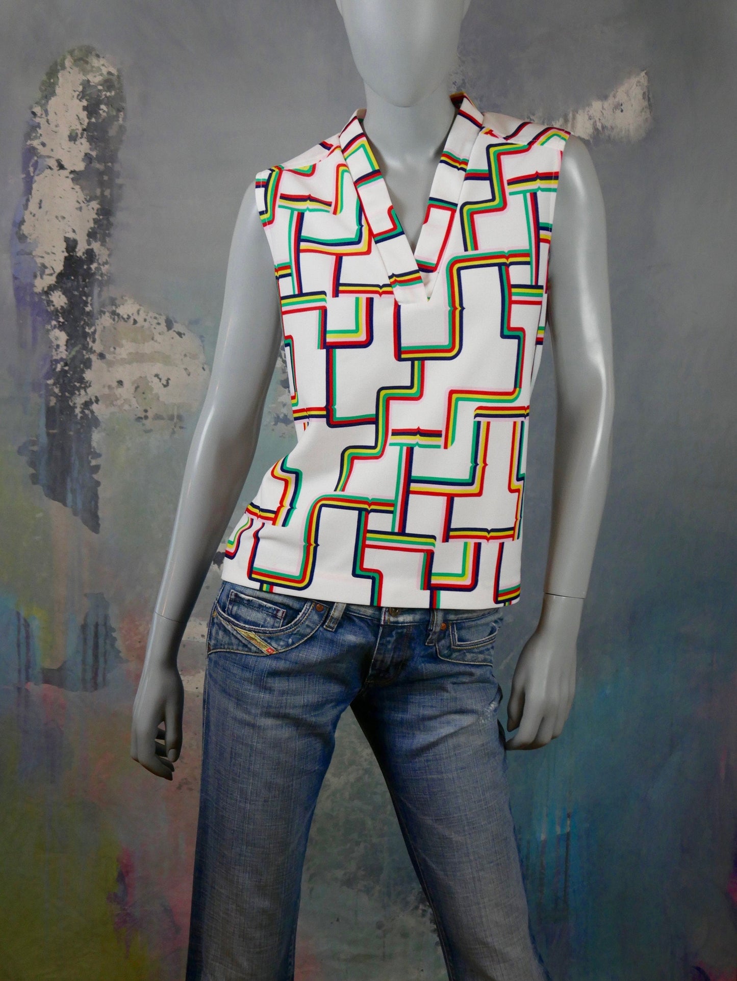 1960s Vintage Sleeveless White Summer Blouse with Colorful Cubist Pattern Leo Gabor Vintage
