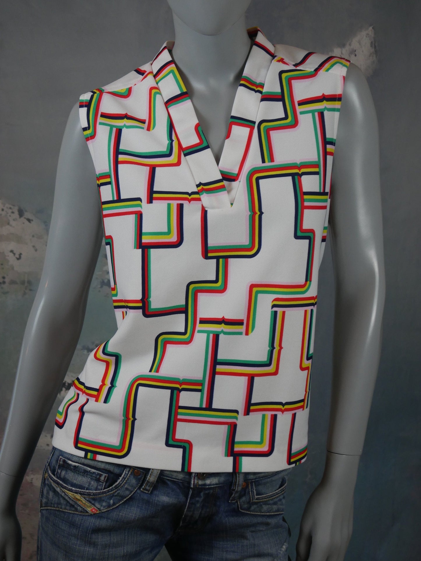 1960s Vintage Sleeveless White Summer Blouse with Colorful Cubist Pattern Leo Gabor Vintage