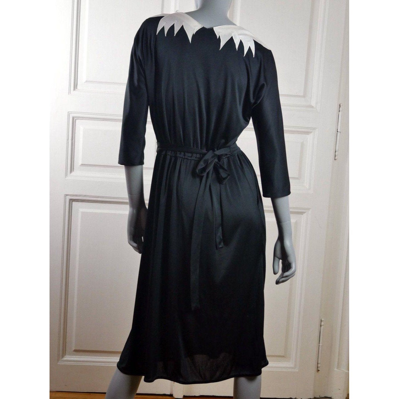 1970s Black & White Dress | British Vintage Knee-Length Leo Gabor Vintage