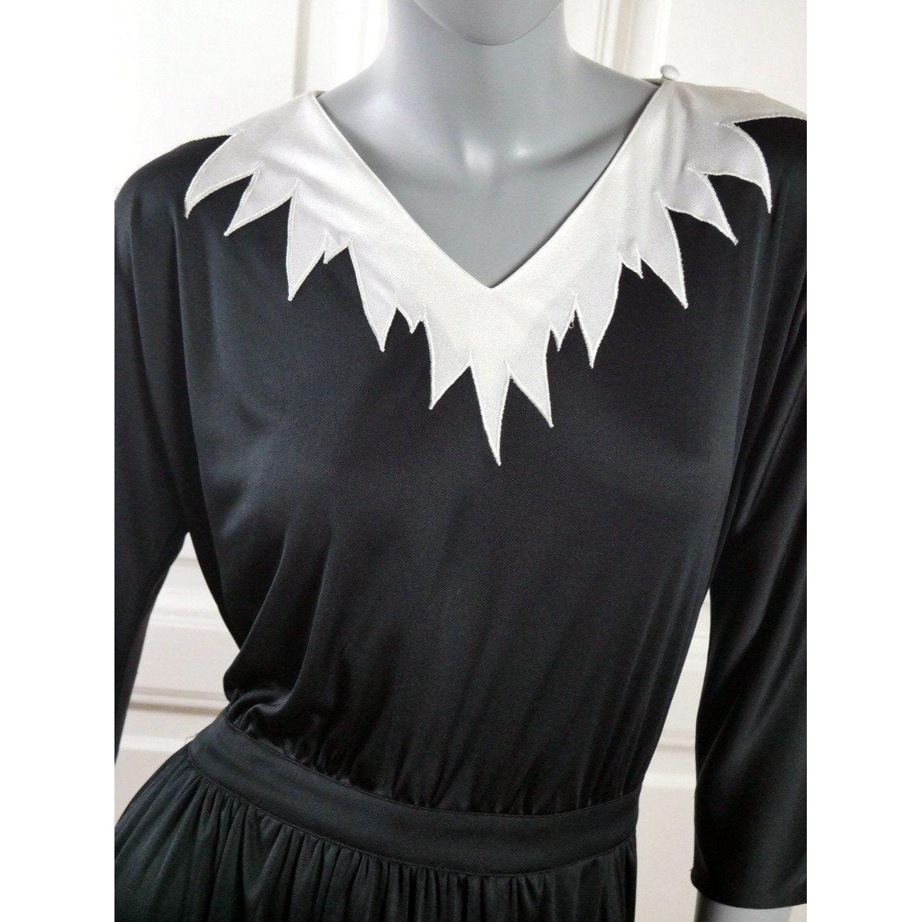 1970s Black & White Dress | British Vintage Knee-Length Leo Gabor Vintage