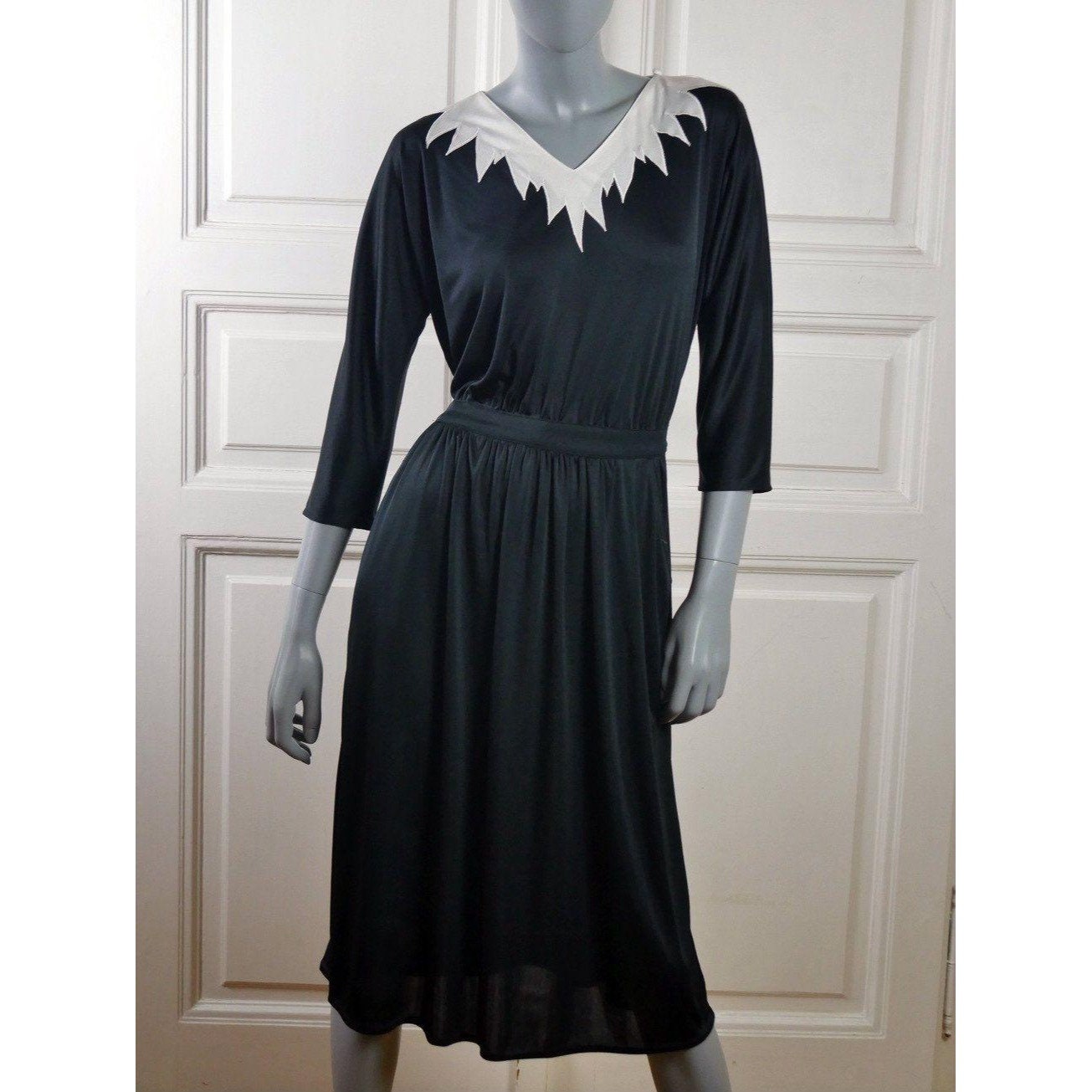 1970s Black & White Dress | British Vintage Knee-Length Leo Gabor Vintage