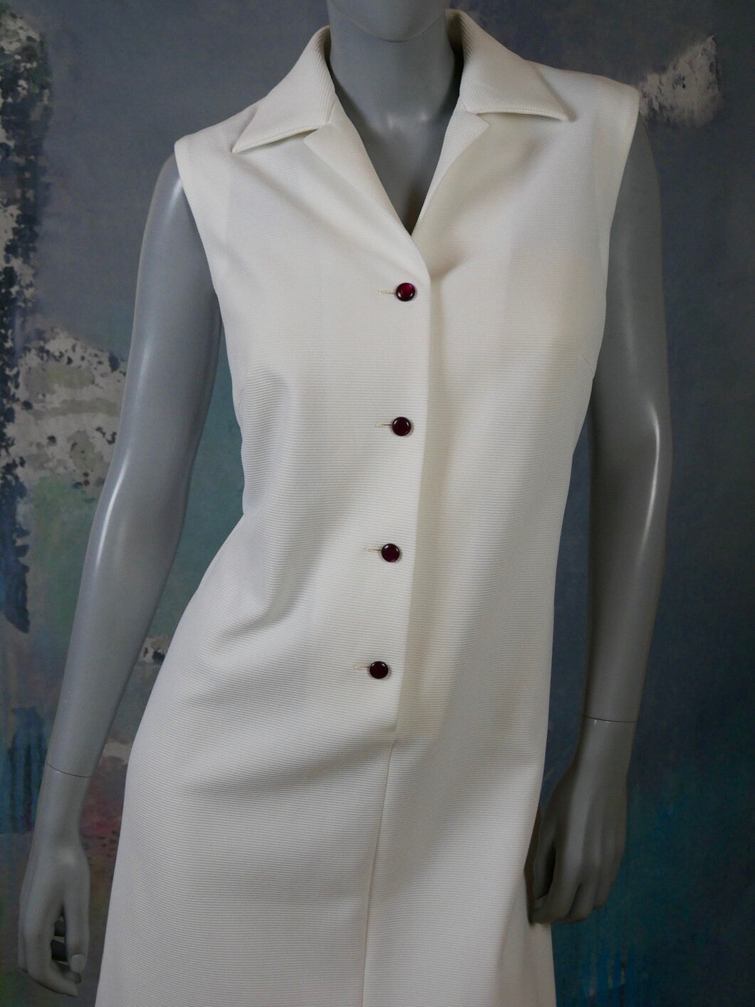 1970s Vintage Mod White Sleeveless Shirt Dress | Knee Length Leo Gabor Vintage