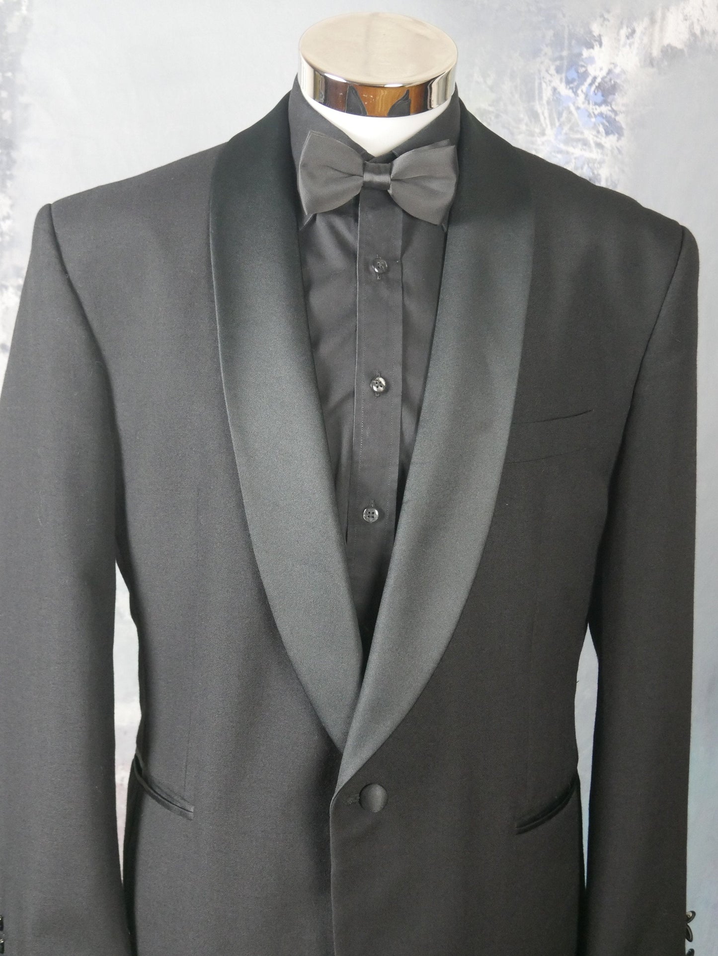 Vintage Tuxedo Jacket | European Lightweight High-Quality Wool-Blend Smoking | Large Leo Gabor Vintage