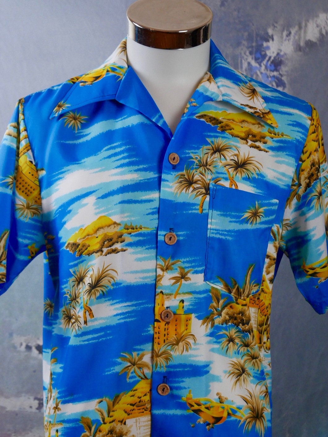 Vintage Hawaiian Shirt | 1970s Blue Turquoise & Golden Tan Tropical Pattern | Large