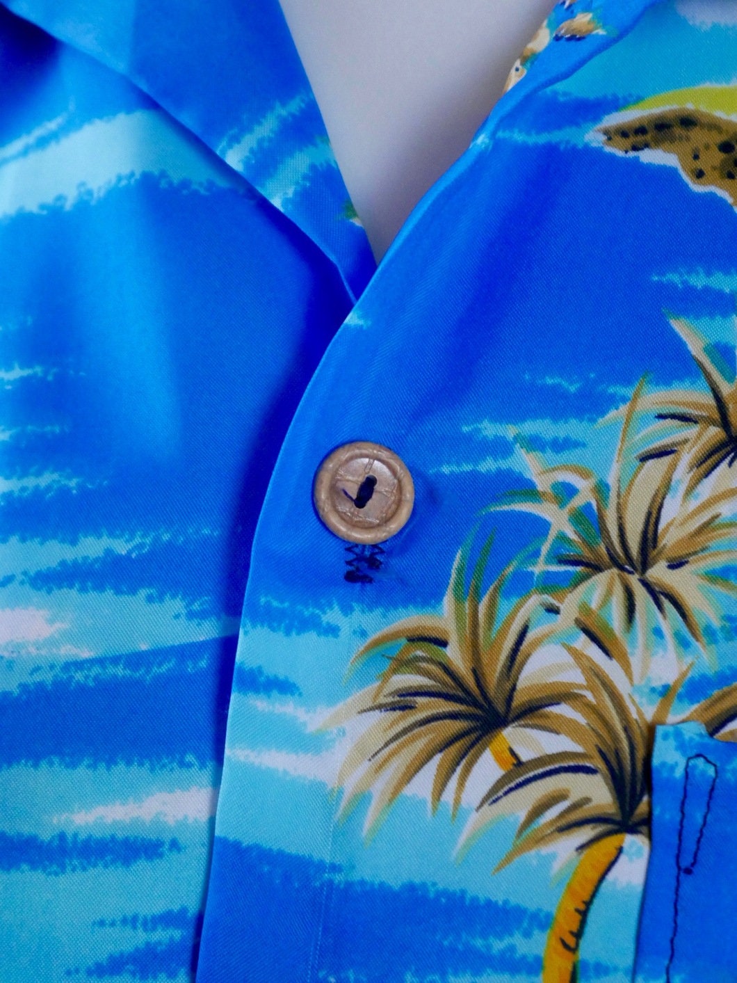 Vintage Hawaiian Shirt | 1970s Blue Turquoise & Golden Tan Tropical Pattern | Large
