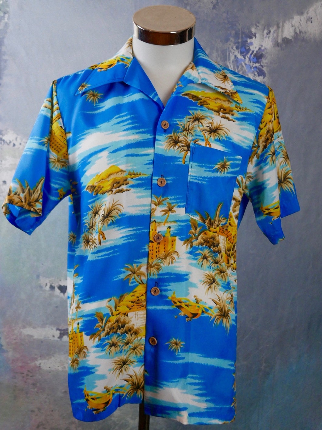 Vintage Hawaiian Shirt | 1970s Blue Turquoise & Golden Tan Tropical Pattern | Large