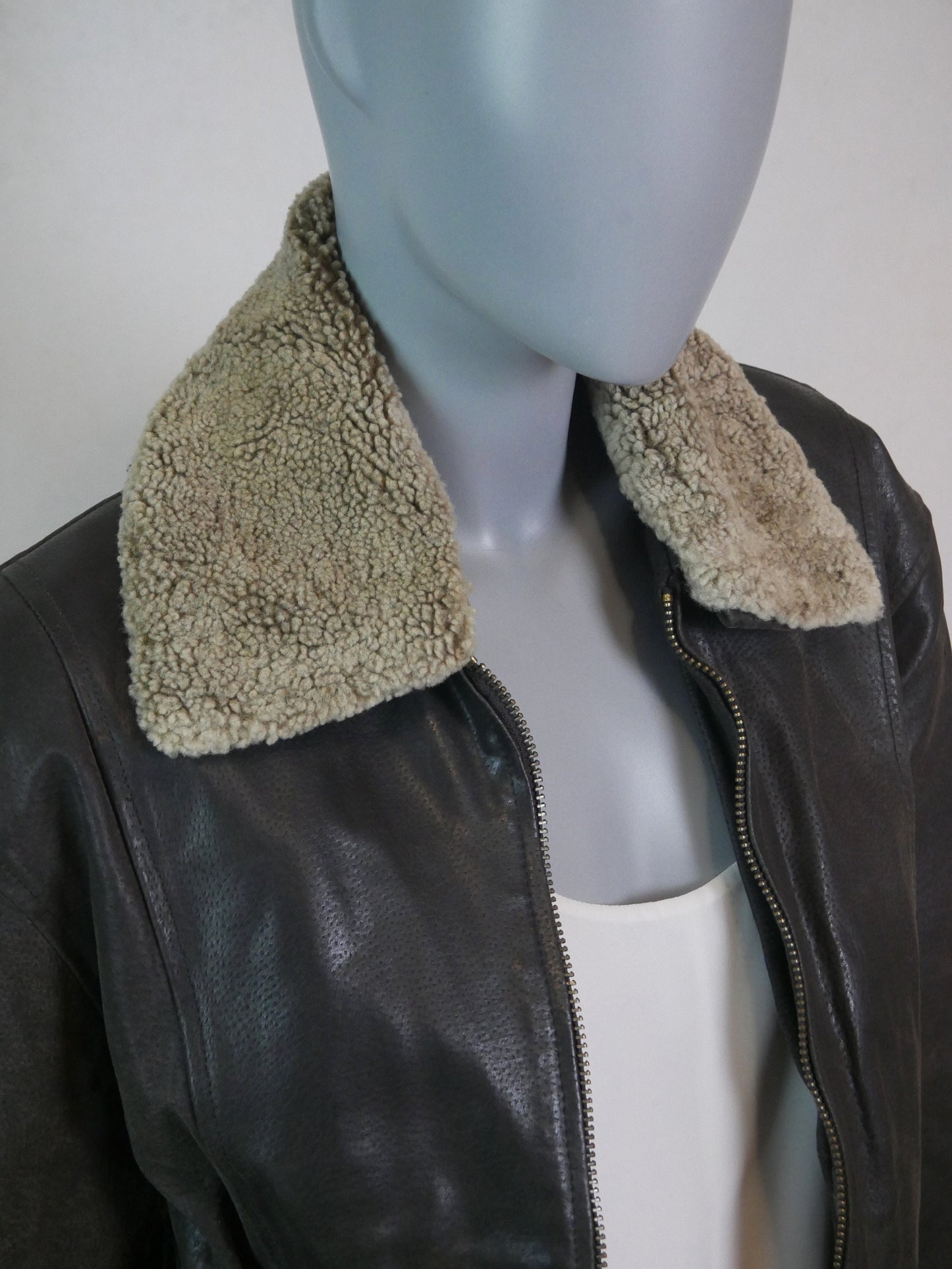 90s Vintage Aviator Jacket | Brown Leather with Detachable Faux Shearling Collar | Medium