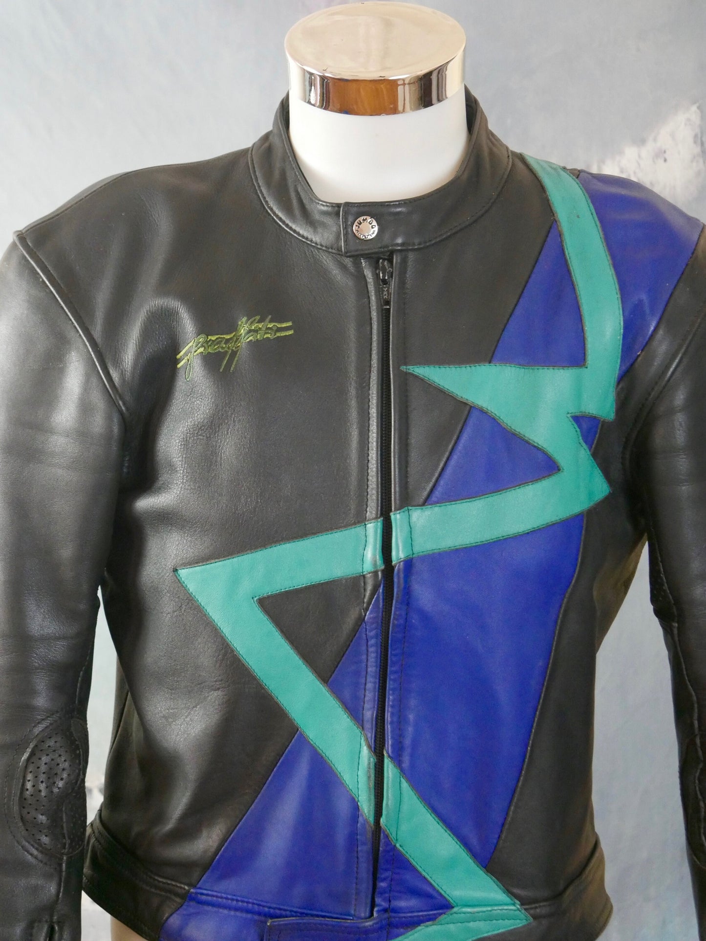 Men's 1980s Leather Motorcycle Jacket with Protective Armor | Medium