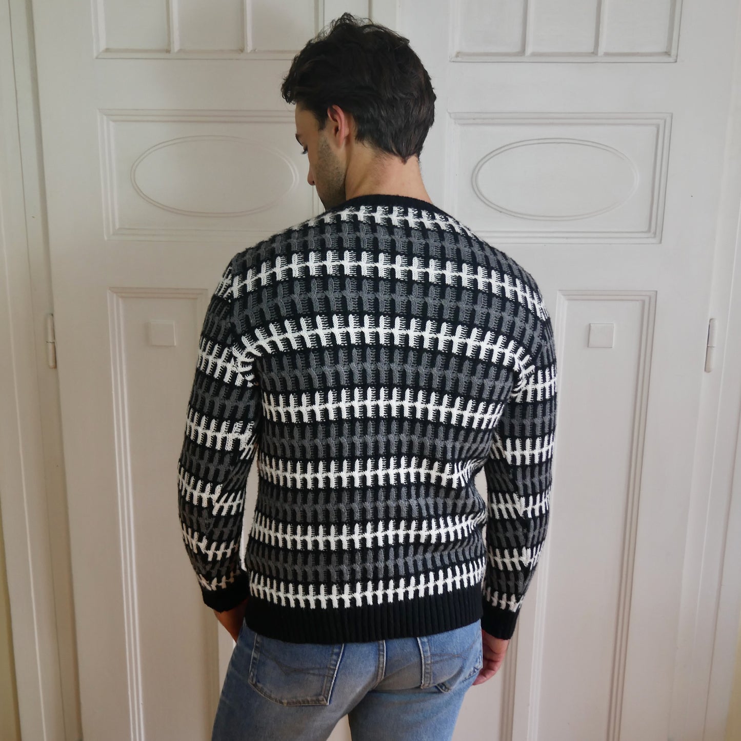 1990s Black & White Sweater | Men's Italian Vintage Knit Pullover | Medium