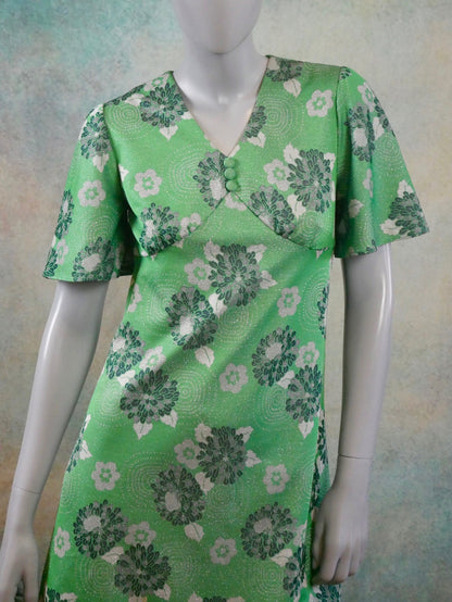 1960s Vintage Mod Green Dress with Silver Metallic Thread Floral Pattern Leo Gabor Vintage