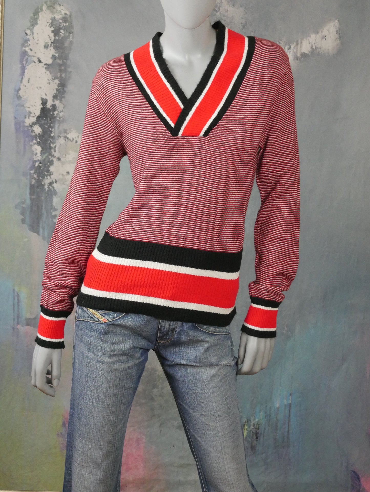 1970s British Pullover | Vintage Red Black & White V Neck Sweater | Medium