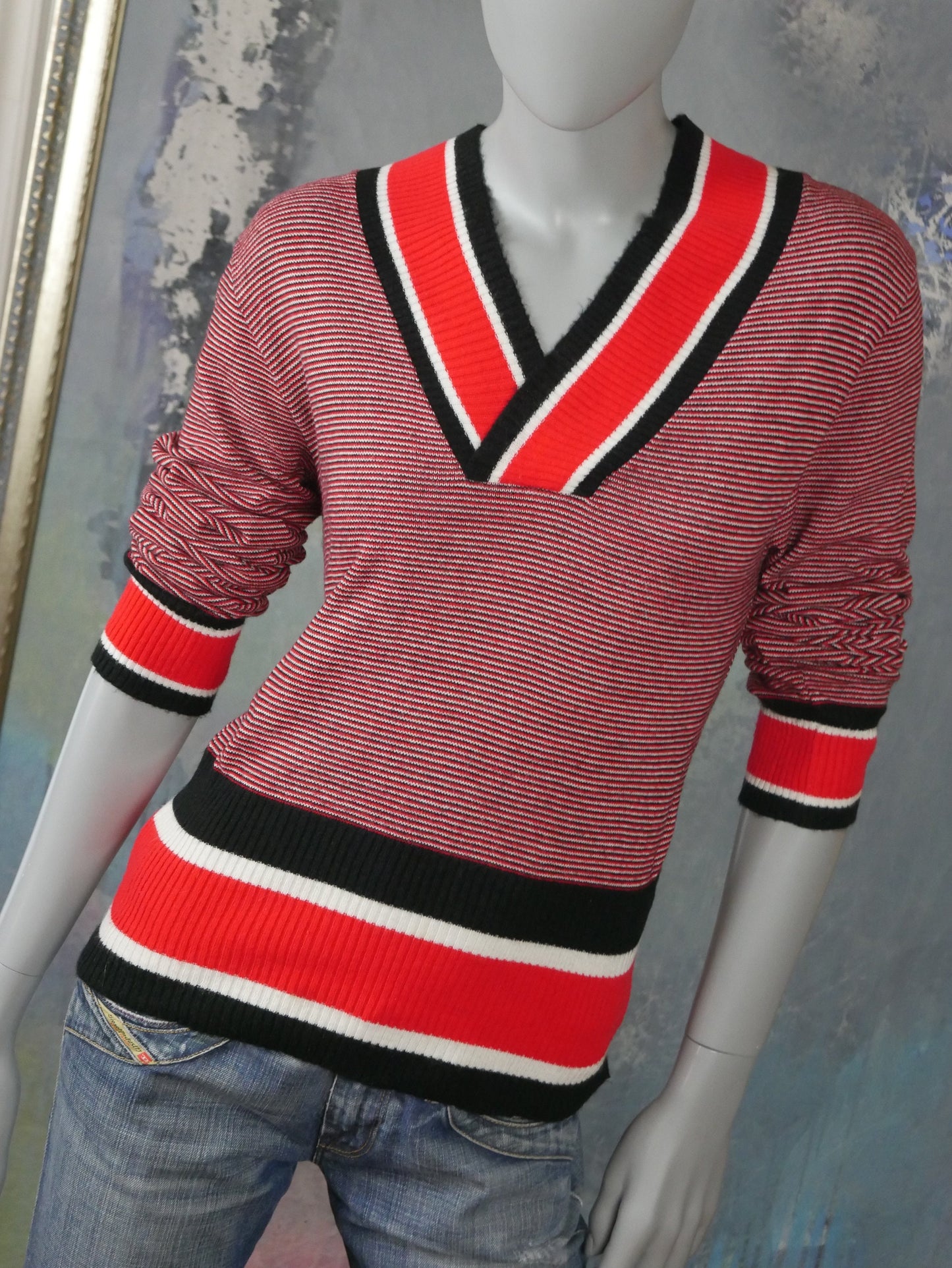 1970s British Pullover | Vintage Red Black & White V Neck Sweater | Medium