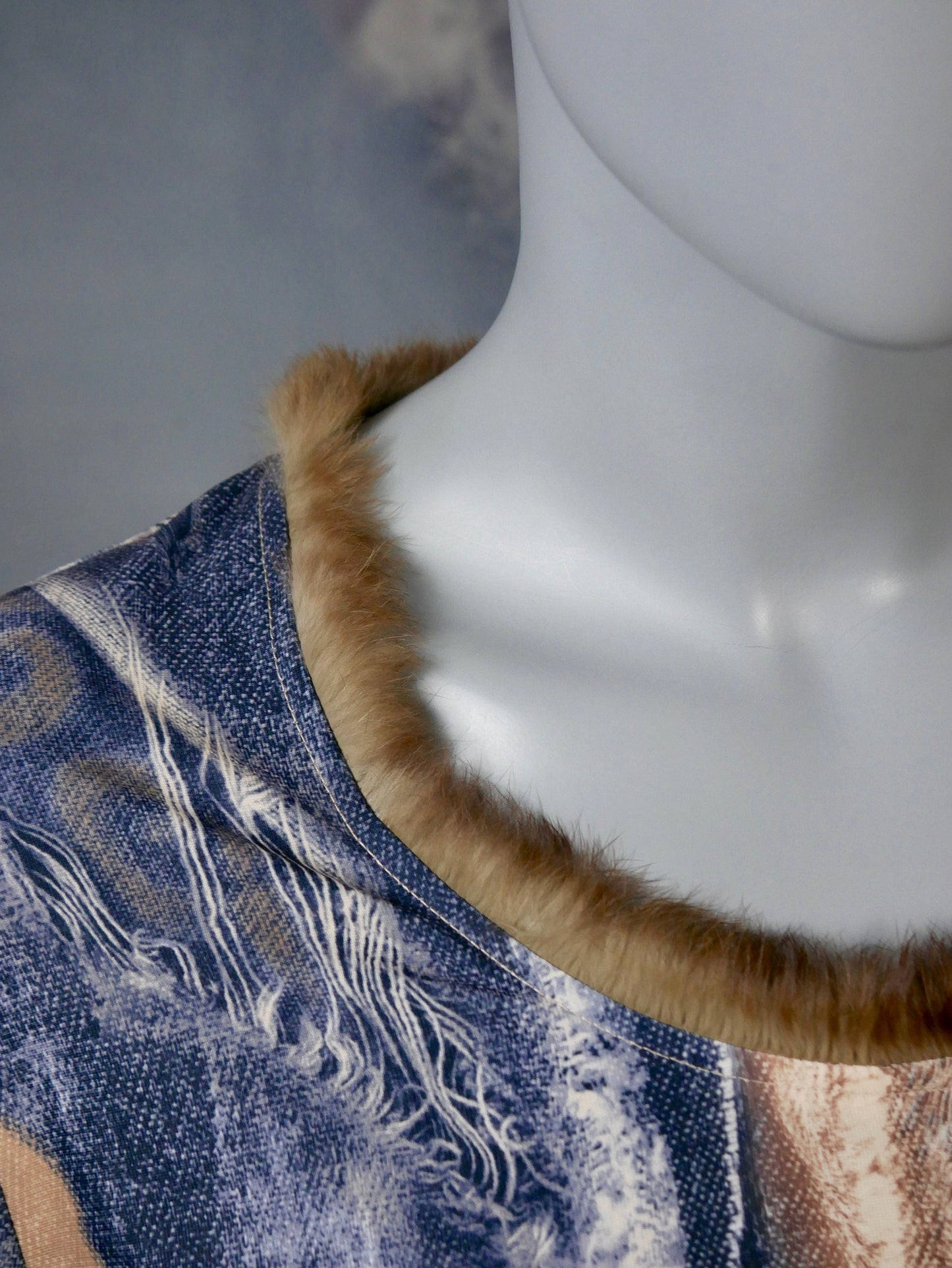 1990s Vintage Blue & Beige Fur Trimmed Neckline Pullover Blouse | Medium