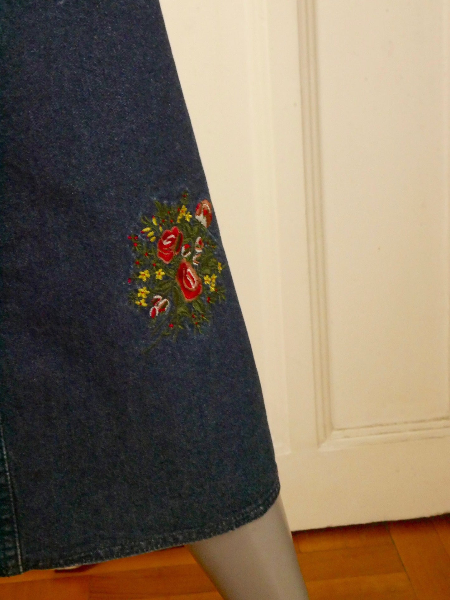 1990s Vintage Denim Skirt with Embroidered Flowers | Medium