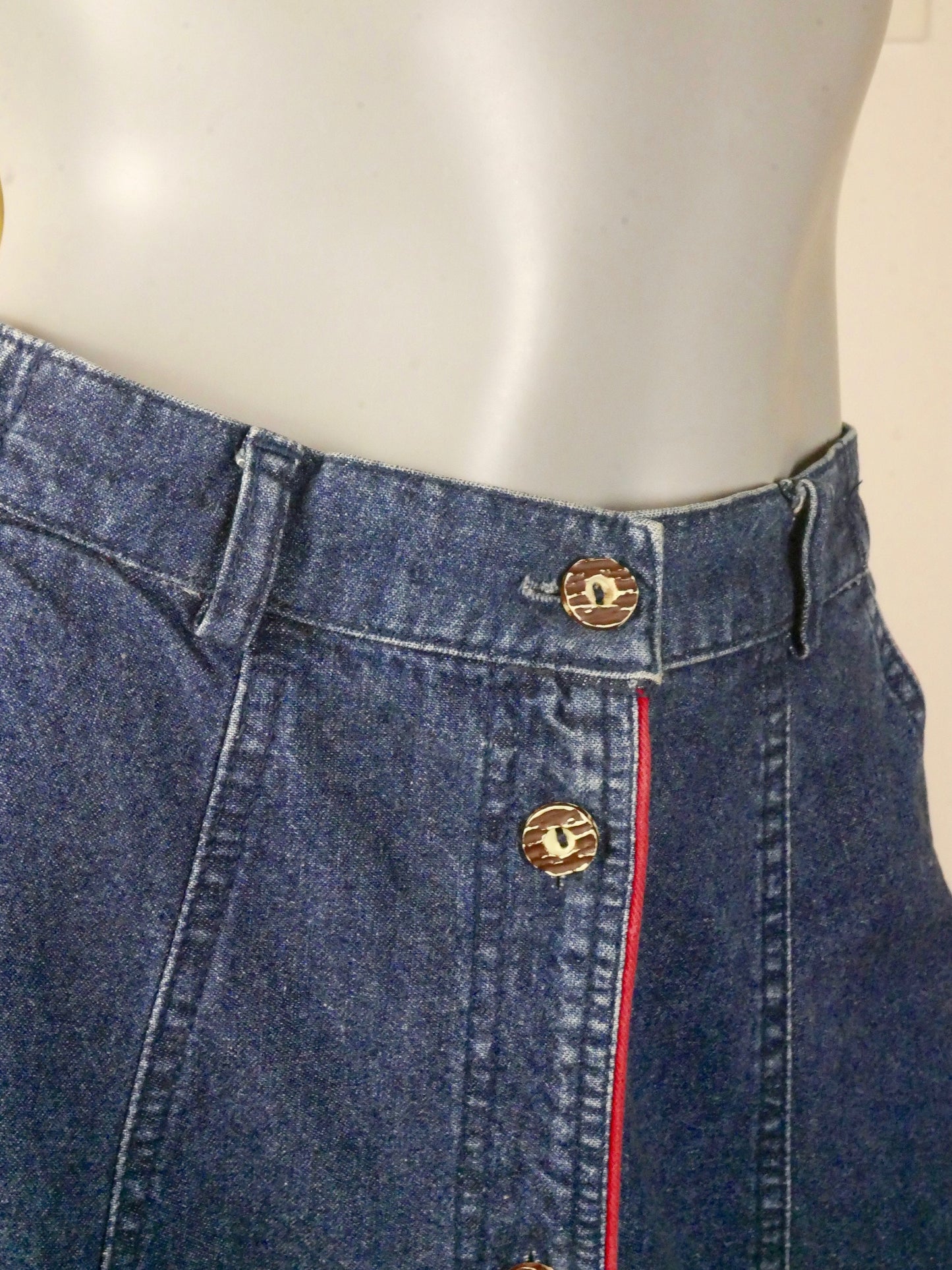 1990s Vintage Denim Skirt with Embroidered Flowers | Medium